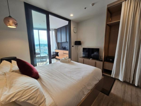 Edge Central Pattaya High-rise Large room with sea view